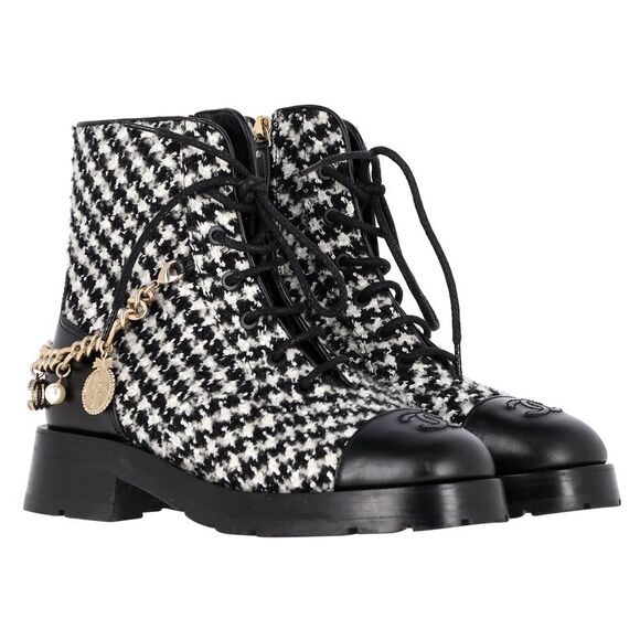 Chanel Interlocking CC Logo Tweed Patterned Combat Boots in Black and White - Picture 5 of 12